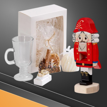 Новогодние свечи и подсвечники